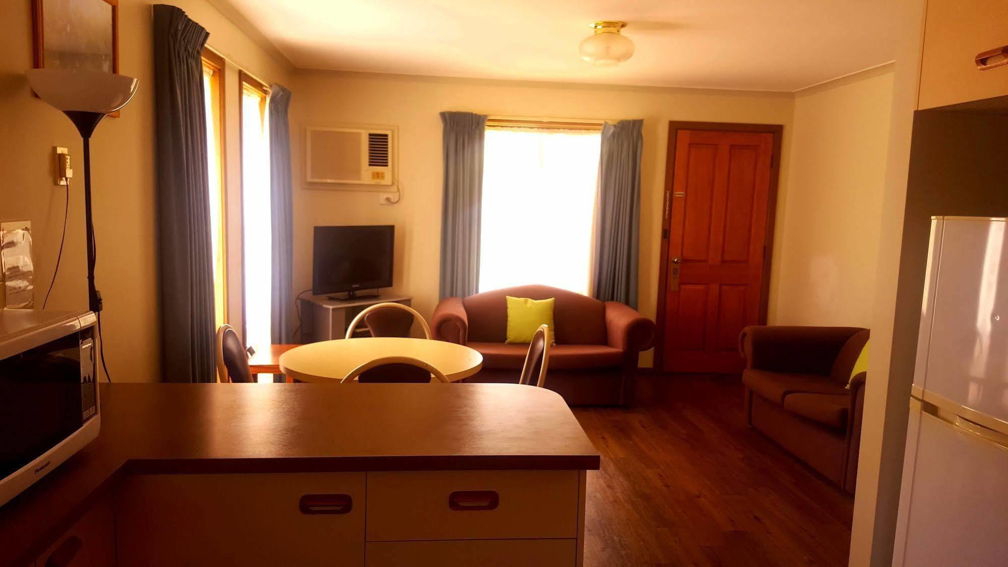 Centrepoint Motel 3*